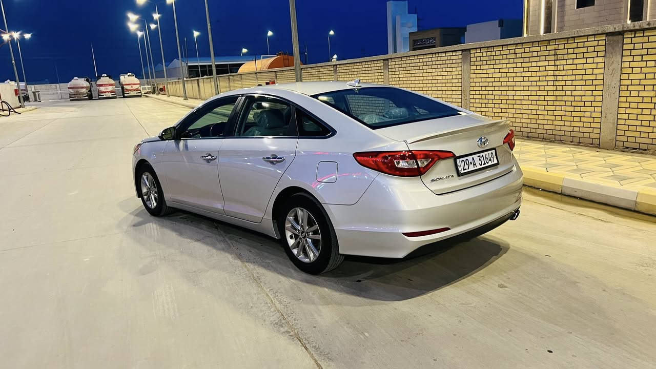 تحيه طيبه…❤️
سياره للبيع نوع هونداي سوناتا 
موديل ٢٠١٥ 
رقم واسط حره تحويل مباشر سنويه ولوحات مجدده الى ٢٠٢٨ 
لون رصاصي سلڤر 
.
وارد امريكي بدون حادث كلين تايتل كفاله عامه من الضربه والتبديل والصبغ والغرق وعندي تقرير كامل عليها وعندي سونار بيها وانت تفحص سونار من جديد يطلع بيها اي شي اني اتحمل تكاليف السونار  
.
مواصفات 
مكينه ٢٤٠٠ 
كير اوتوماتيك 
شاشه تاب 
كامره دواره 
تبريد منظومه كامله جديده 
صدرها مكفول 
جاهزه بمعنى الكلمه مابيها نقص ابد 
والسياره جديده بمعنى الكلمه وتجي وتشوف بعينك
وسعرها ١٢٥ وبيها مجال بسيط بعد المعاينه 
ومكانه بالكوت مركز المدينه 
وهذا رقمي ***********
