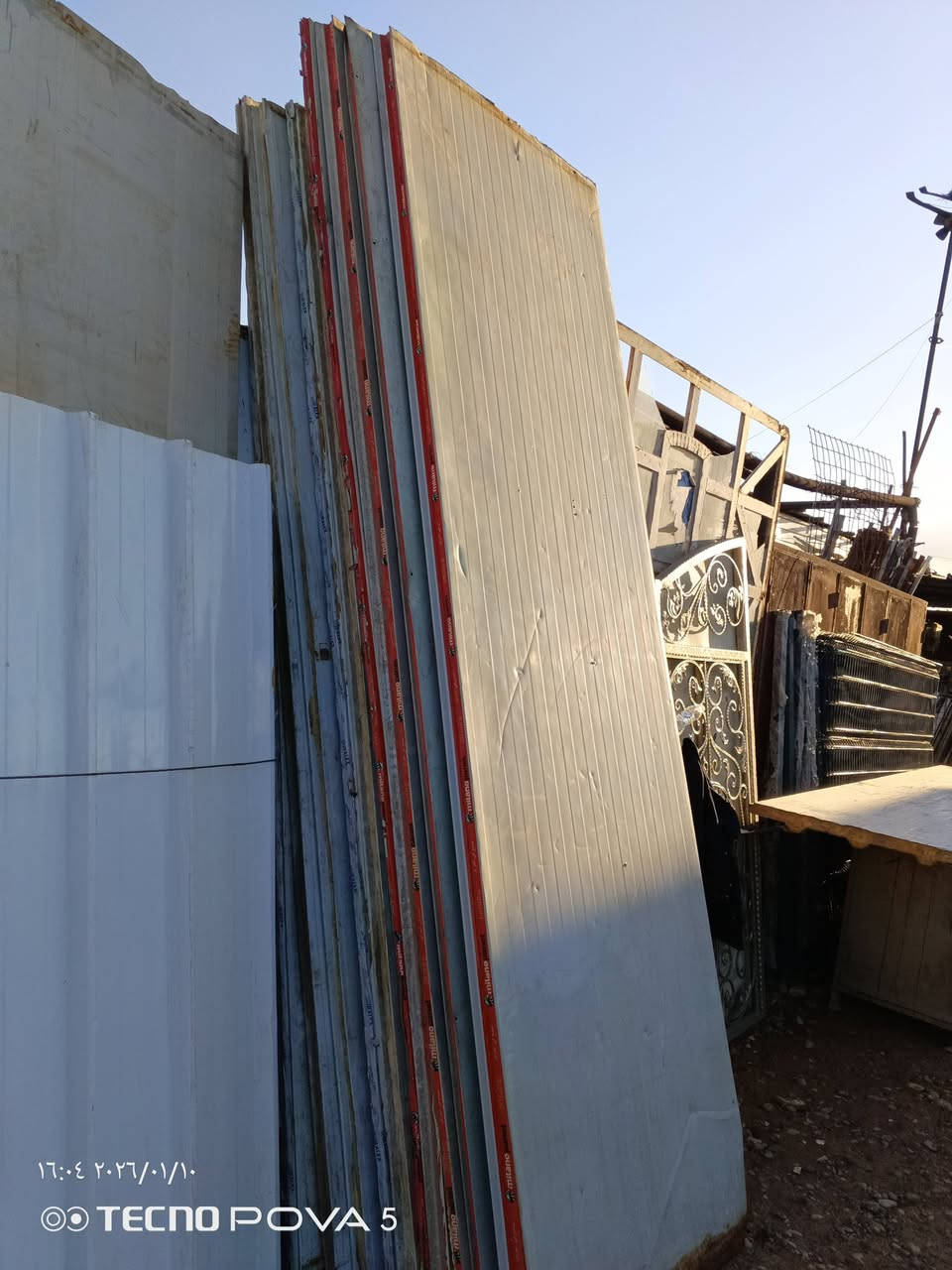 سلام عليكم عندي سندويج اللبيع مستعمل قليل سقف طول 4 و 4 و نص و 3 ونص و جدار طول 3 عنوان بغداد مدينة نهايه شارع الفلاح رقم الهاتف ***********
