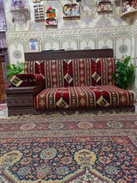 عندي ديوان كويتي قوي نضيف 7 قطع مع طاوله كبيره للبيع السعر ٢٧٥ وعندي ج...