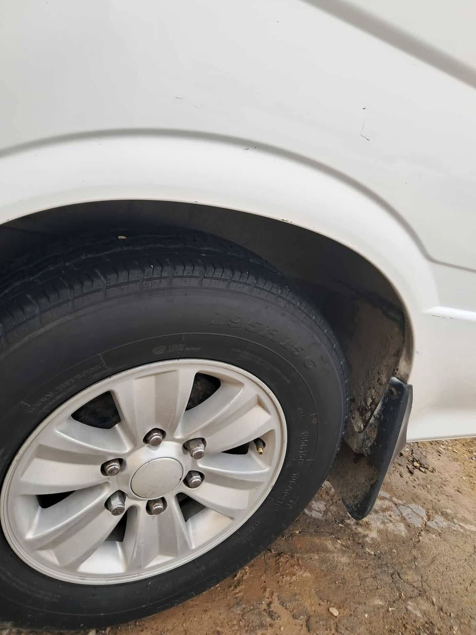 سلام عليكم ورحمه الله وبركاته
للبيع اج وان موديل 15 نضيفة كير ومحرك مكفولات محرك ياباني سياره بيها بنيد صبغ رقم جديد وسنوية جديده مكان السياره بغداد قرب مجمع بسمايه 
متواجد من الاحد للخميس وره ساعه ٤ العصر اما جمعه موجود اي وقت 
سعرها 95 وبيها مجال 
للاتصال على الرقم ‏‪***********‬‏
