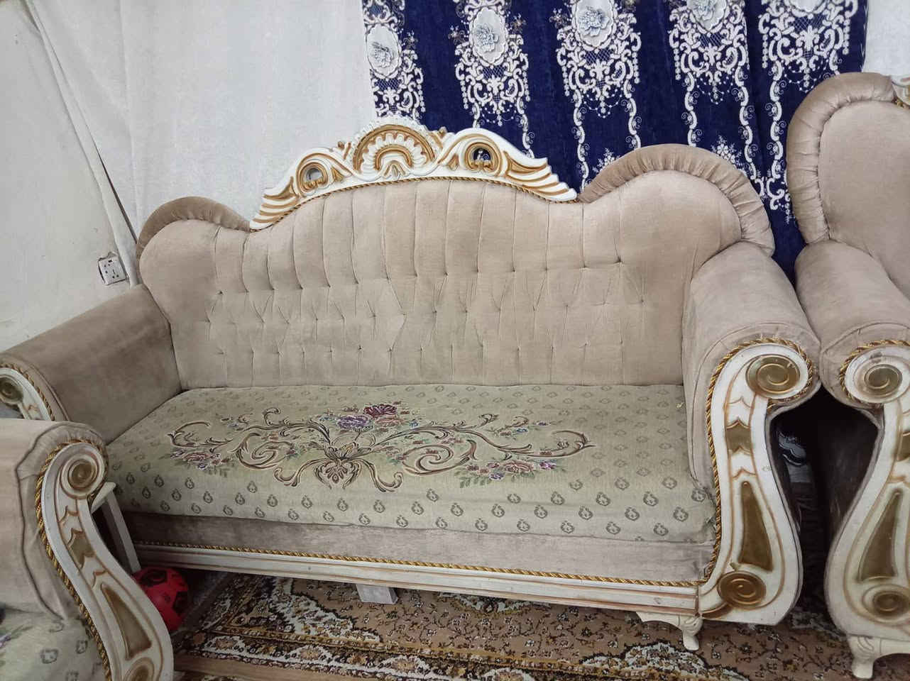 عندي تخم ملكي 10 مقاعد للبيع السعر 300 الف ونظافته 90٪ للاستفسار خاص او الرقم 
***********
