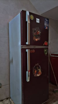 ثلاجة • كلش نضيفة • للبيع