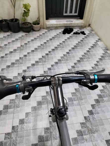 بايسكل للبيع جينت سي 700 كيرين ثمان نمر لون سمنتي السعر 170 وبي مجال الرقم *********** غني عن التعريف
