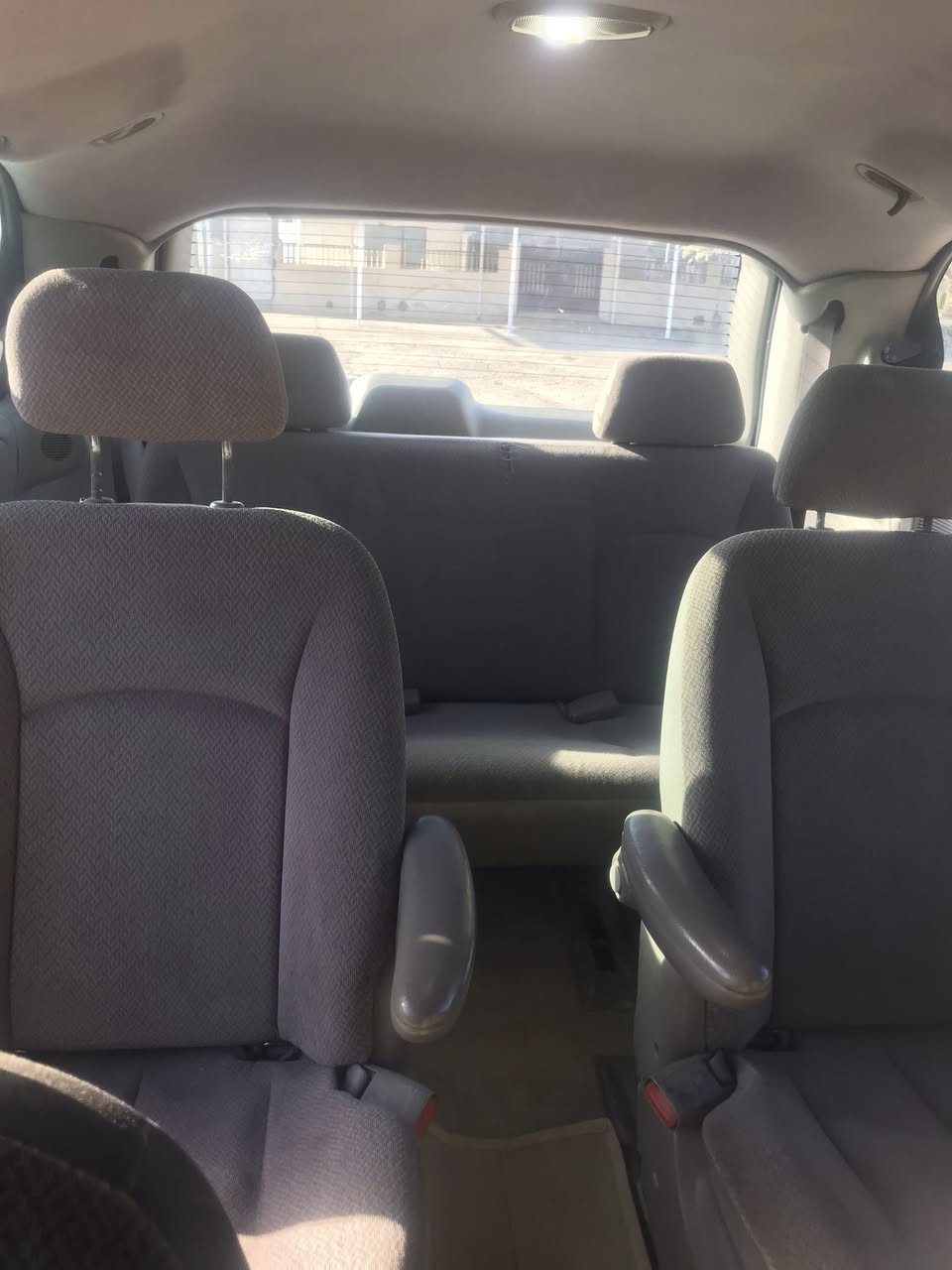 السلام عليكم دوج كرفان موديل 2007 كير ومكينه جدد وتبريد قطعه وحده مكاني الانبار *********** سعر 72 وبيه مجال
