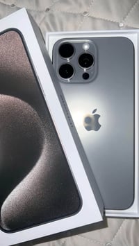 آيفون ١٥ برو ماكس • ٢٥٦ • بطارية ٨٣