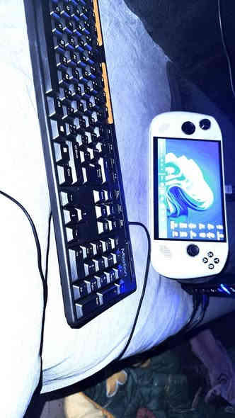 للبيع جهاز كيمك محمول ليجن 2 كل المواصفات يشغل كل الاعب جيتي اي وكلشي بي عنواني بغداد الوزيرية رقمي ***********
