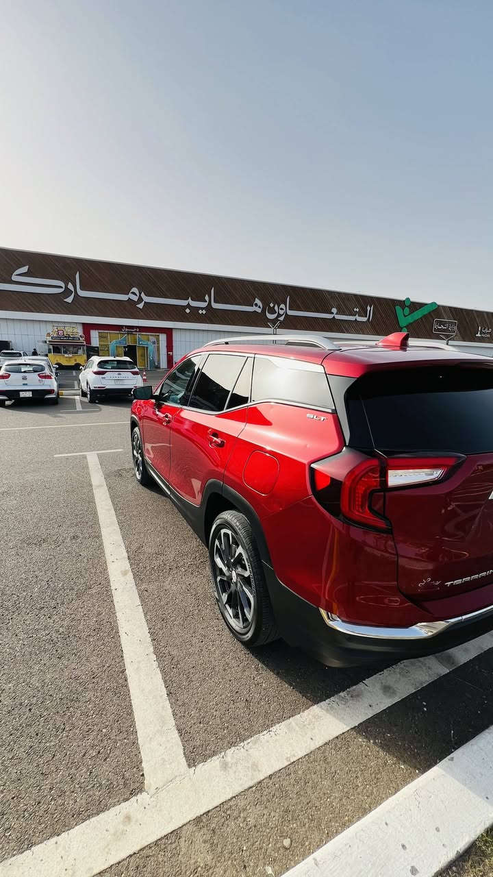 ‏GMC Terrain SLT 2023
الفئة: SLT فول موصفات بانوراما 
المديل:2023
السعر: (210$) 
اللوحة: فحص مؤقت تترقم اي محافظة 
الضرر: نص باب الصندوق مصبوغ 
صور الحادث مرفقة بالمنشور 
بدون ايرباك
_____________________________________
1-حجم المحرك 4 سلندر 1500 تيربو. 
2-عدادالمسافة  18100 الف كيلو . 
3-بصمة ابواب وتشغيل عن بعد. 
4زينون عالي ناصي. 
5-حساس خلفي. 
6-كامرة خلفي دوارة. 
7-مقاعد جلد آصل. 
8-خزن ميموري لكرسي السايق. 
9-المقاعد الامامية كهرباء. 
10-تبريد خلفي قطعتين. 
11-تدفئة الكراسي الامامية. 
12-جنطة كهرباء. 
13-تحديد مسار. 
14-تحكم استيرن 
15-رادار امامي 
16-رادر جانبي مانع اجتياز. 
السيارة دخول جديد 
_____________________________________
اتصال وللأستفسار  ع رقم وبيه واتساب
***********
