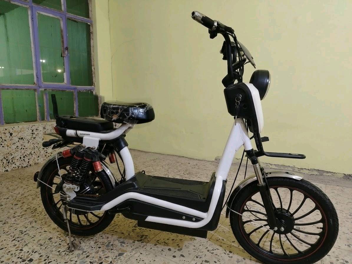 دراجة شحن حجم ٢٠. ٥ بطاريات. تايرات جدد. بطاريات جدد. دراجة نضيفه. نقص اشارات ٣ مكسرات. مكاني بغداد السعاده. السعر 375 الف بي مجال للشراي 