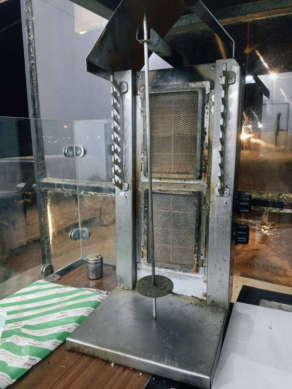 شواية كص عيون ثنين ترهم سفرات ترهم مال محل من 40 كيلو فما دون تاخذ
سعرها 50 الف هي والسجين والصينية 
***********
تكريت
