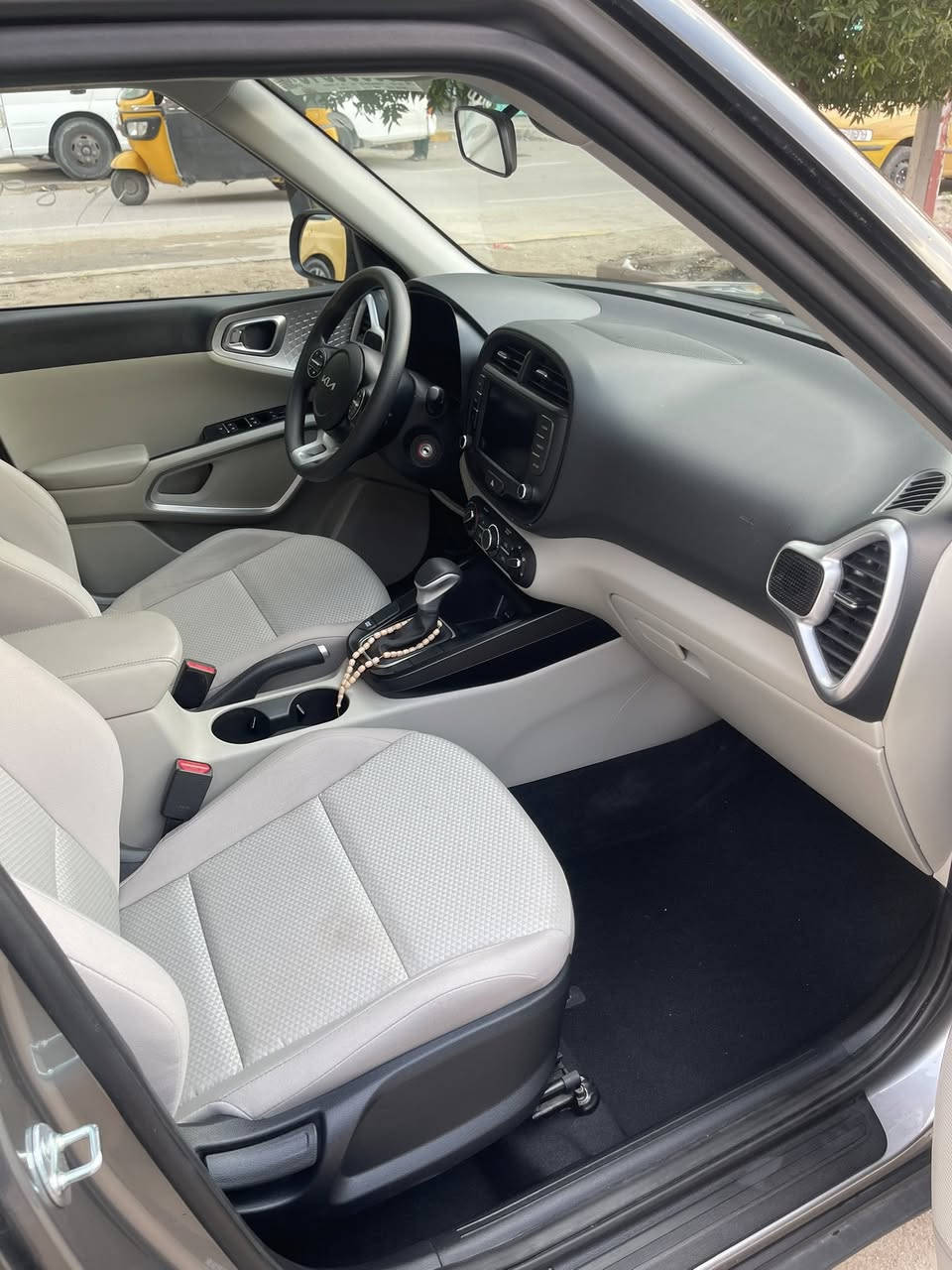 السلام عليكم كيا صول موديل ٢٠٢٥ وارد امريكي بدون حادث كلين سياره تقرير غرق سياره شغاله من امريكي تقرير تسير وتعمل ماشيه ٨ ميل وقابله الزياده دخول جديد مواصفاته رادار امامي خلفي جانبي نقطه عمياء ويل كب شاشه كبيره مكينه الفين دوش جاهزه السياره السعر ١٥١ بيه مجال بسيط مكان السياره بغداد حي العدل هاتف *********** بيع فقط
