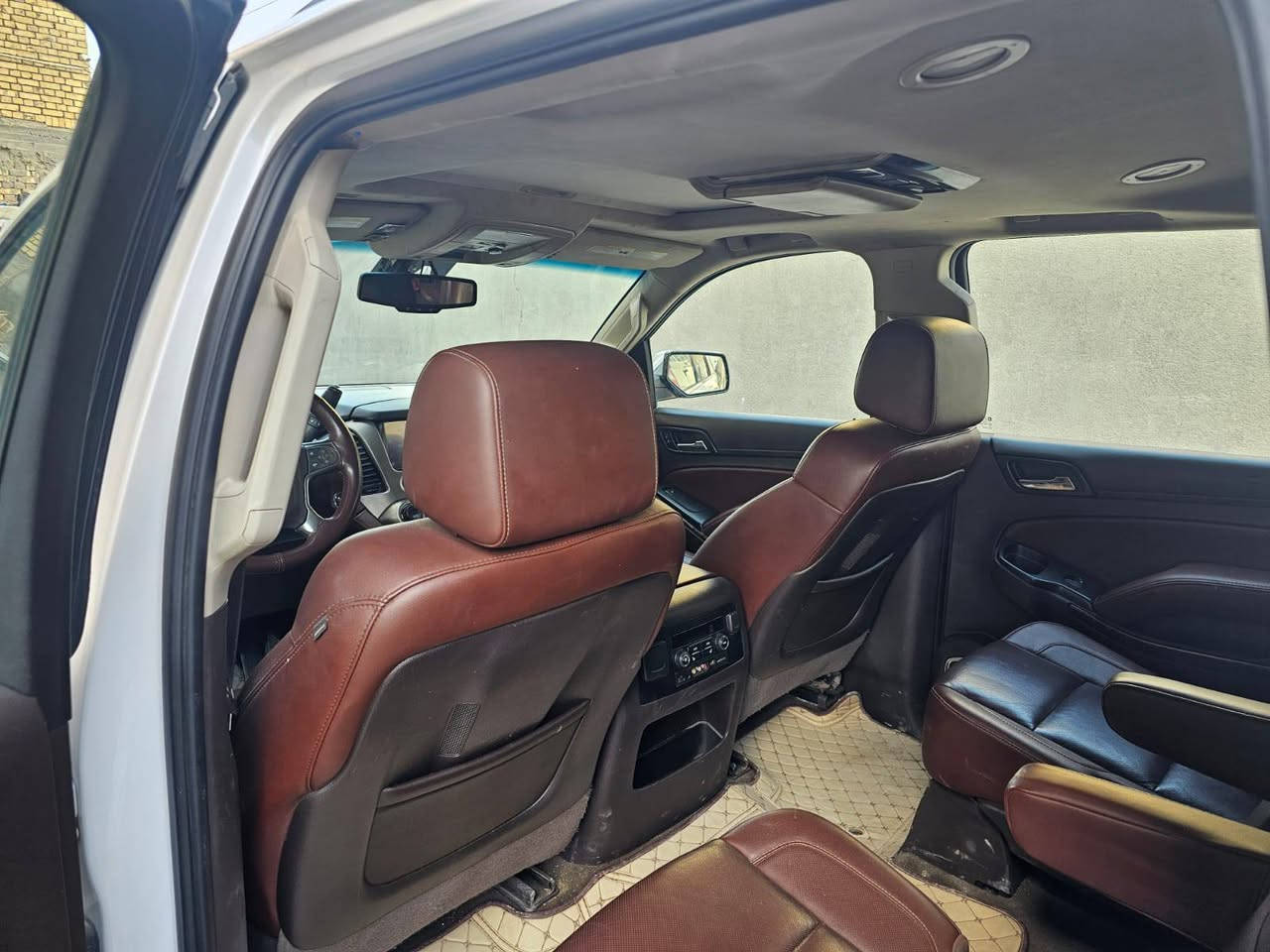 السلام عليكم  للبيع تاهو ادوات أدوات متوم وكامل طبق الاصل موديل 2016 LTZ فول واحد على واحد كشنات ملكي كفاله عامه من الفتح والشد شاصي ما مفتوح سيارة جديده احلى من الصور السعر 175 وبيها مجال للشراي لااستفسار ***********
