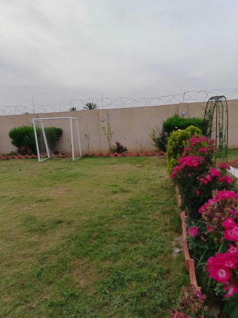 نعلن  عن فتح الحجوزات 🌳🏝 في منتجع فايبز 
المنتجع موثوق بطبيق اجرلي و تطبيق الحجز السريع🤍🏝    
للإيجار اليومي او الشفتات #مبيت
*🏕تفاصيل 
🟢 غرفتين نوم سويت 
🟢 صالة كبيرة 
🟢المنتجع مؤثث بالسبالت 
🟢مطبخين حار و بارد
🟢 باربيكيو كامل للشواء
🟢جلسة عربية مطله على المسبح
🟢ملعب كرة قدم و ملعب كرة طائرة
🟢لعبة بلياردو
🟢 نت 4g
🟢 سماعة دي جي
🟢حديقه كبيرة 
🟢لعبة المنضده و الفيشة والعاب اطفال‎
🟢مسبح كبير و مسبح صغير 
🟢 كهرباء على مدار الساعه 24
____________________________
[العنوان مزارع قضاء بلد ]
 🔴للحجز والاستفسار يرجى الاتصال ع 
الرقم التالي او عبر الواتساب☎️ 
‏‭‭0788 186 4180‬
‭0777 158 3041
