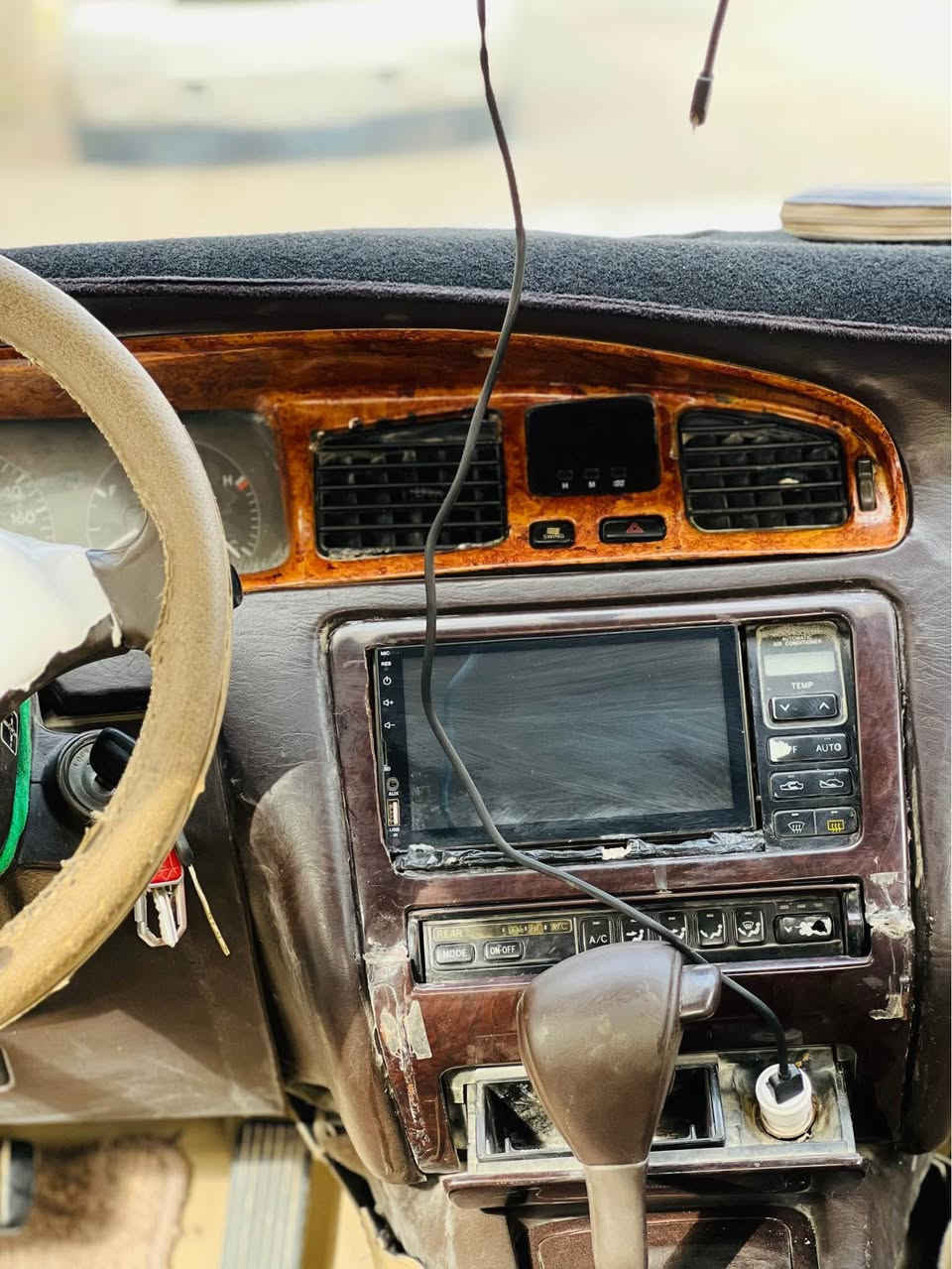 سلام عليكم سياره بطه متصل مديل 92رقم بصره تحويل ثاني يوم رقم دولي سياره مكفوله من النقل ولكصه مكينه كير حداديه تبريد تخم تاير السعر .59 وبيها مجال*********** البصرة, العراق
