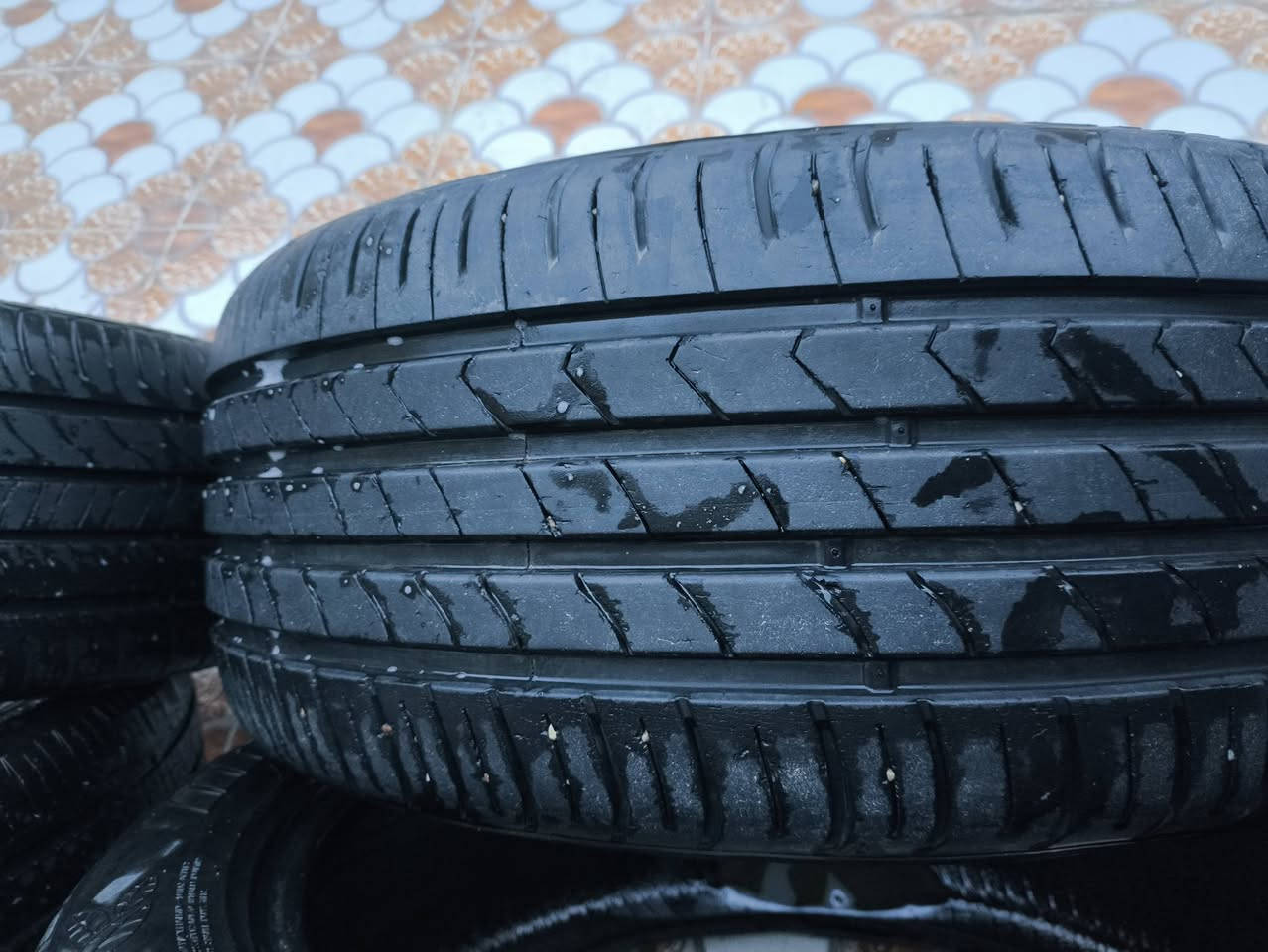 تخم تاير مستخدمات ونظيفات قياس 17/225/45 للبيع
قيم واخذهن ، 
***********
