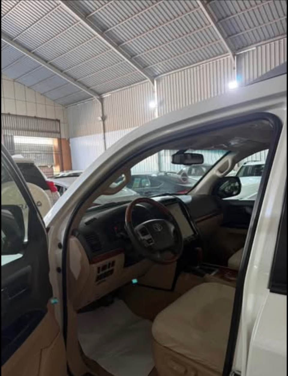 موديل 2013 G.X.R V.6 130000km ٢ شويني بجوكي تةحديلة شةريكة جيهان فوول مواسةفات كوشين كارةباي سةلاجة بةسمة مةركةزي ناو زةرد شةخال گيرو مةكينة بةشةرت رقم *********** أربيل, العراق
