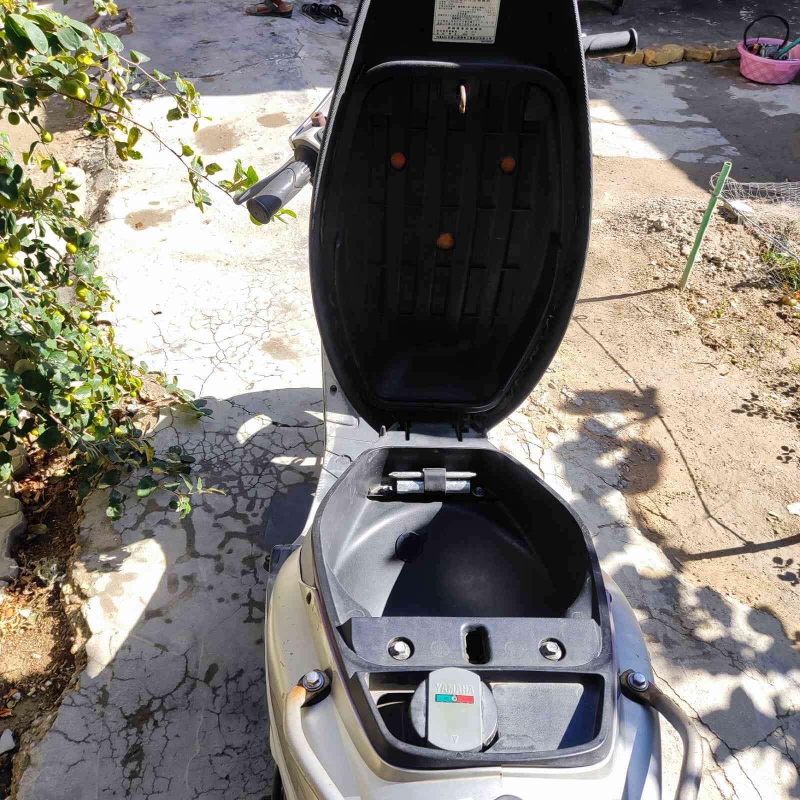 السلام عليكم ماكس قجمه كفاله كسر كارتون صارله 4 ايام طالعه من الحاويه مكاتبه موجوده مختمه كله رقم واحد  عنوان قضاء المدينه بشارع البطاقه الوطنيه هاتف ***********
