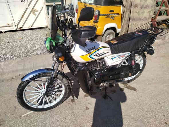 السلام عليكم دراجة سونلك اصلي للبيع مكينة 200 ضاغطة وزنجبل مكفولة من كلشي كلهة شغالة ما مشتغلة دلفري هواي سبوعين بس عنواني ابو دشير نضافة الدراجة كدامك ما عايزهة شي رقمي *********** الموشراي لا يتصل سعر خاص
