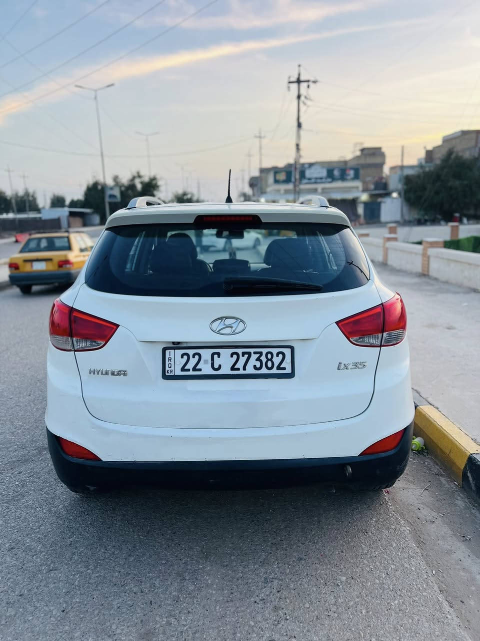 سلام عليكم توكسان للبيع موديل ٢٠١١ خليجي مكينه 2400 دوش مكينه كير صدر خير من الله سيارا قطعتين صبغ جاملغ وباب جها سائق ووجوا رقم بالصندوق شبرين صبغ فقط ايرباك ستيرن فقط سيارا حيل حلوا وصافيه رقم أربيل تحويل وكاله بسمنه سنويه جديدا سعرها ١٢٣ وبيها مجال عنواني واسط قضاء العزيزيه رقم ***********
