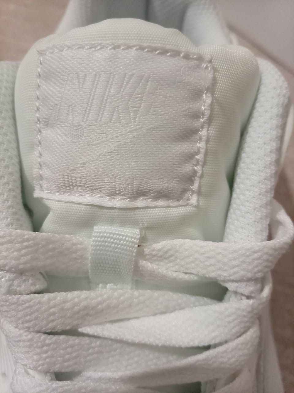 متوفر ابيض واسود قياس 41 طول القدم 26 جديد فيتنامي


**إذا كنت صاحب هذا الإعلان وتريد حذفه لأي سبب، رجاءا أرسل رسالة إلى الدعم الفني**