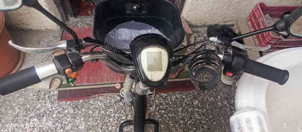 السلام عليكم 
دراجه شحن للبيع (كشر) عطل سكليتر فقط كامل ملحقاته 
العنوان /بغداد البياع نهاية الشرطه الخامسة باتجاه شارع الرضوانيه..( رقم واتساب ***********)  
السعر  100وبيه مجال
