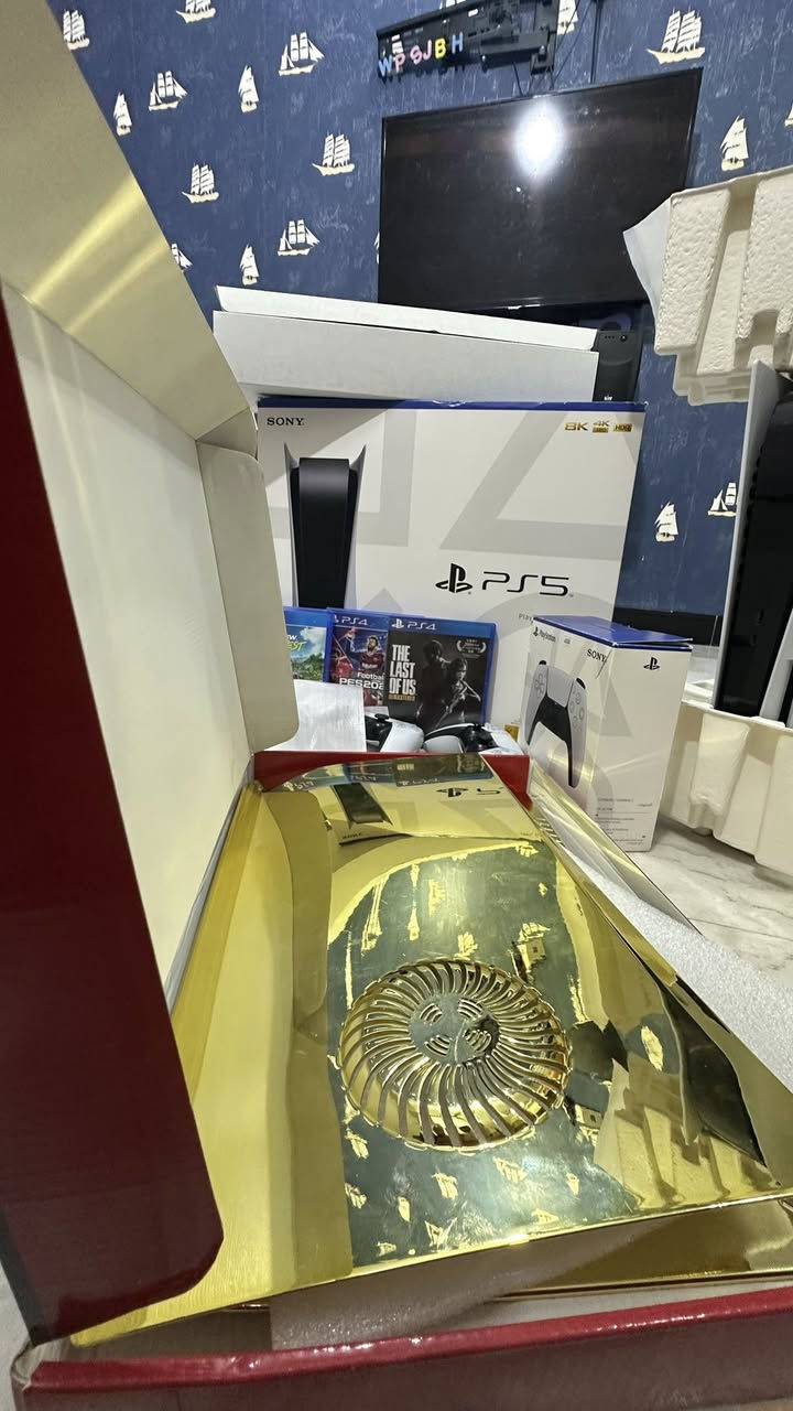 جهاز PS5 نظيف جداً جداً ، استخدام بيتي، ما داخل صيانة نهائياً ، مع الكارتون والوايرات):
🟥 يدة إضافية أصلية (مع كارتونها) عددهم 2 
🟦 غلاف بليستيشن ٥ إضافي احتياط ذهبي اصلي⚜️
مع قرص لعبة The Crew Motorfest 
+ The Last of Us قرص لعبة
:Remastered
& :eFootball PES 2020
عدد الاقراص 3 
المكان كربلاء 📍
السعر 680,000
للتواصل ***********
