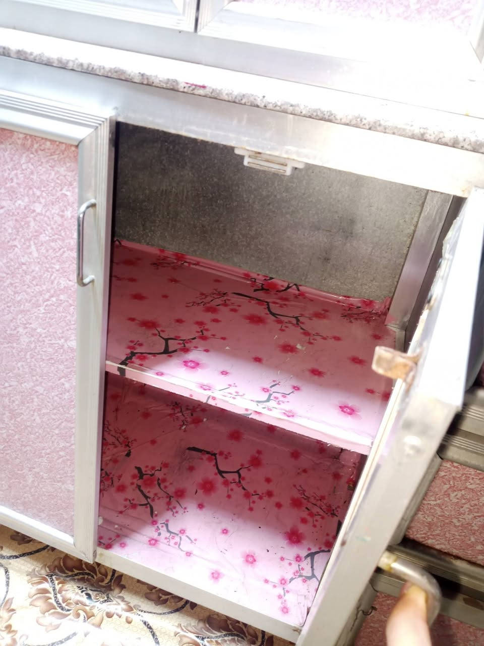 للبيع كاونتر
مترين ونص 
سعر 150

***********
