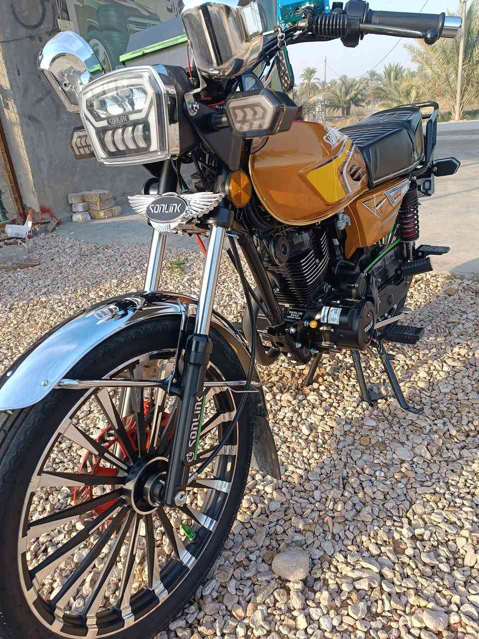 سلام عليكم سافان موديل 24 سونك الاصلي مكينه سوده حجم المكينه 200 سي سي ماشيه 2500 حقيقي بصمات 2 سويجات 2 تشغيل عن بعد  كهربائيات كامله اي نقص مابيه اوراق كامله / السعر. مليون بيه مجال./  مكان الدراجه بابل المحاويل    ***********
