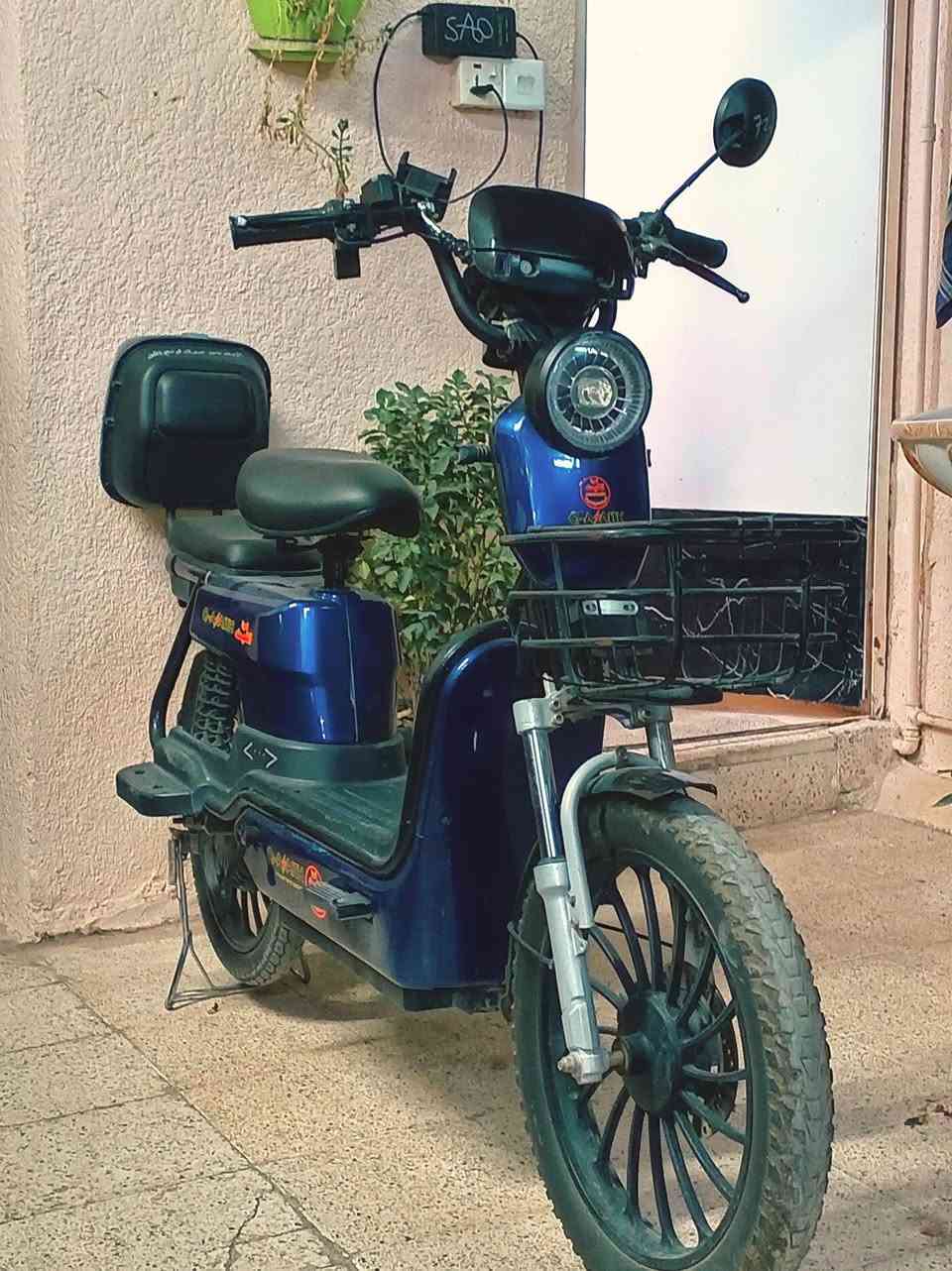 السلام عليكم
ماطور شحن للبيع 

حجم 20 

بصمة تشغيل عن بعد ومانع سرقة 

5 باتريات 

3 نمر 

شاشة تعرضلك الاعطال 

الاشاير مابي بس تكدر تخلي 

جنطة وشاحنته ويا 

المكان الموصل الايمن تل الرمان

السعر 350 بي مجال شي قليل 

للإستفسار الاتصال او المراسلة على الواتساب على الرقم 

***********
