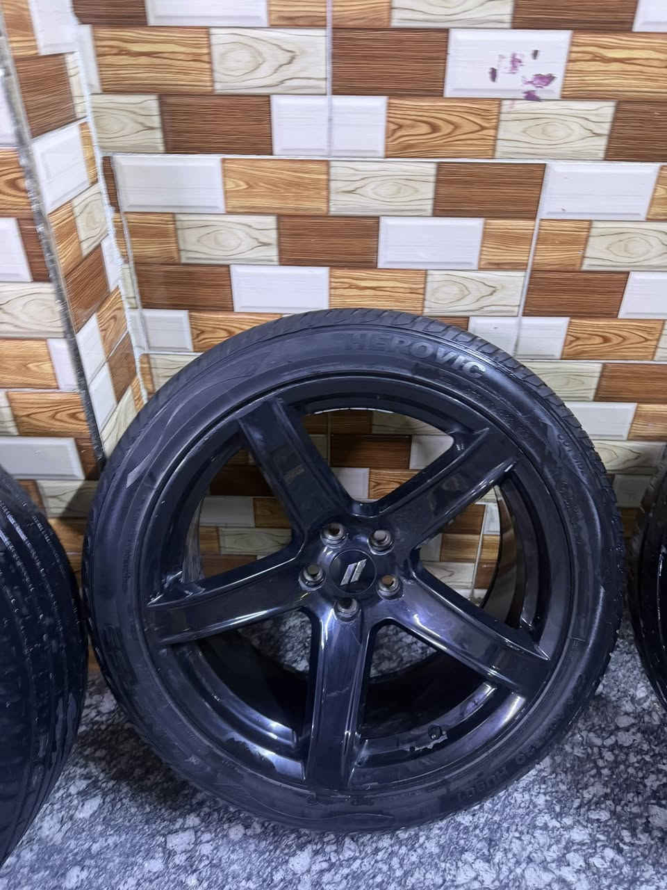 ويل نجمه للبيع مع تخم تاير نضيف اصليات شرط حاويه مكاني البصره ***********
