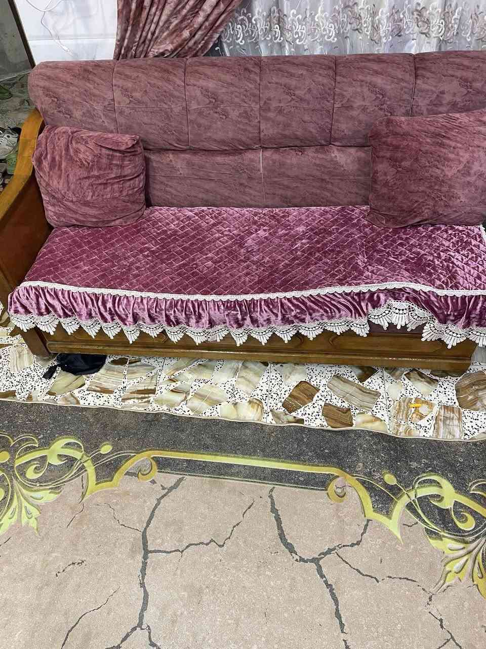 سلام عليكم اخوان تخم للبيع ثنين قنفات ويجي واحد كرسي مثل مال موضح كدامكم سعره ٢٥٠ وبي جمال
رقم ***********
