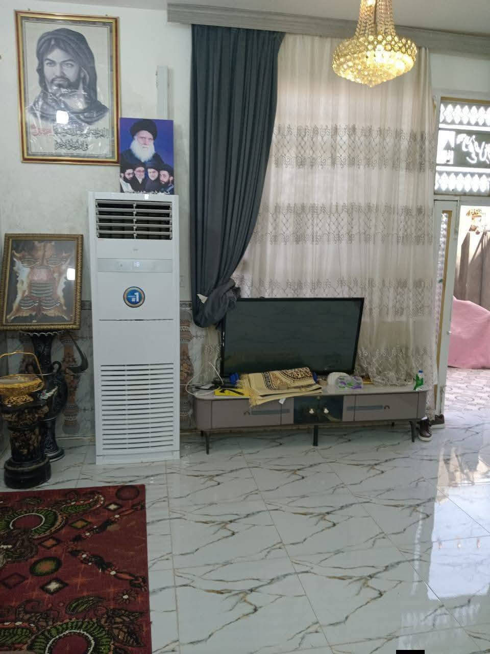 بيت للبيع حي صحه طابقين يرهم مراوس
قرب اسواق رووف ع ساحة 
مساحة 200 م
بيت بي غرف نوم جوه عدد 2
استقبال جبير صاله مطبخ حار وبارد صحيات خارجيه وداخليه
طابق ثاني بي غرف النوم عدد 4 صاله وصحيات بناء حديث طابوك صب كونكريت جاهز للسكن  بيت ضخم جدا 🏫
السعر 195وبي مجال 
مندوب عقارات أي شي عندك تفضل خاص
, ***********☎
