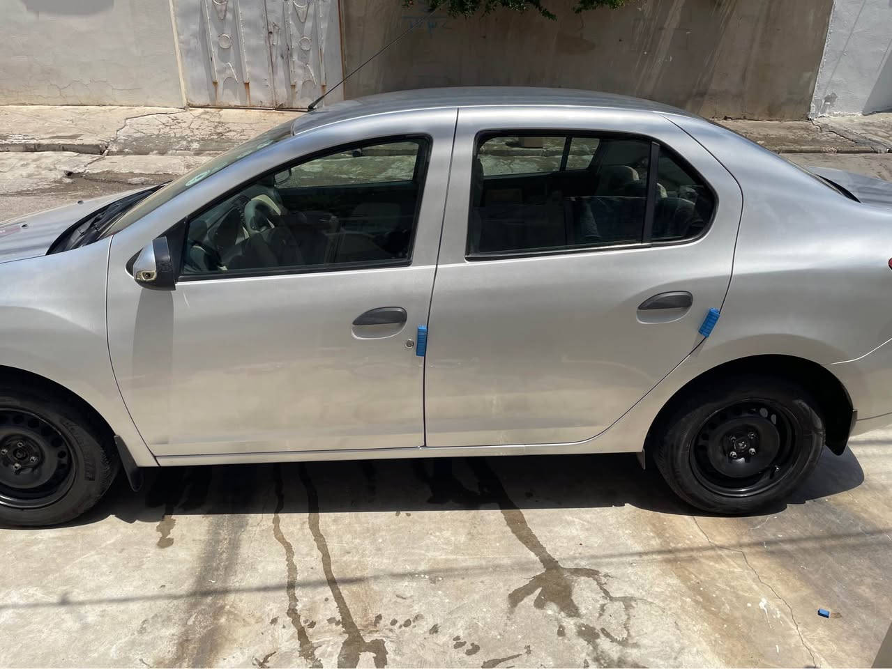 Renault symbol 2016
گێڕو مەکینە بەشەرت 
تەبریت سارد و گەرم بەشەرت
بەناوکردن بەشەرت هەزەی تا ٢٠٢٨ نوێیە 
بەناوکردن بەشەرت بەناوی خۆمە
تەقەوڕەقە بەشەرت
عام پەمپە لۆجوانی دەعم و وەرگەڕان بەشەرت پێش و پشت کەپس 
ABS
ECO MODE
شاشە ئایپاد و کامیرە
نرخی ٥٧ وەرەقە قوفڵ
***********
 تێبینی غازی تەبریدی کەمە دەبی تێبکرێتەوە أربيل, العراق

