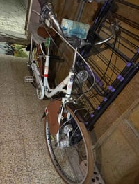 باسكل للبيع مال رنبه نضيف لون ابيض تايرات ابلاديه جاملاغات ابلاديه مود...