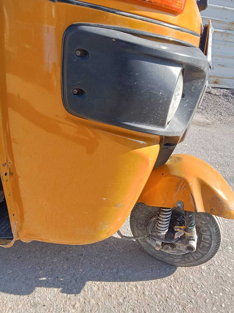 سلام عليكم تكتك 2021البيع صفر لونين مو لون واحد تكتك الكشر كفاله كله من صبغ والمعجون والمحرك مزروف من وره الشناطه مال كرام شفت وصالها سنه ونص ولحمنه مكاني بغداد مدينه الصدر سعر ستفسار على هاذ رقم ***********
