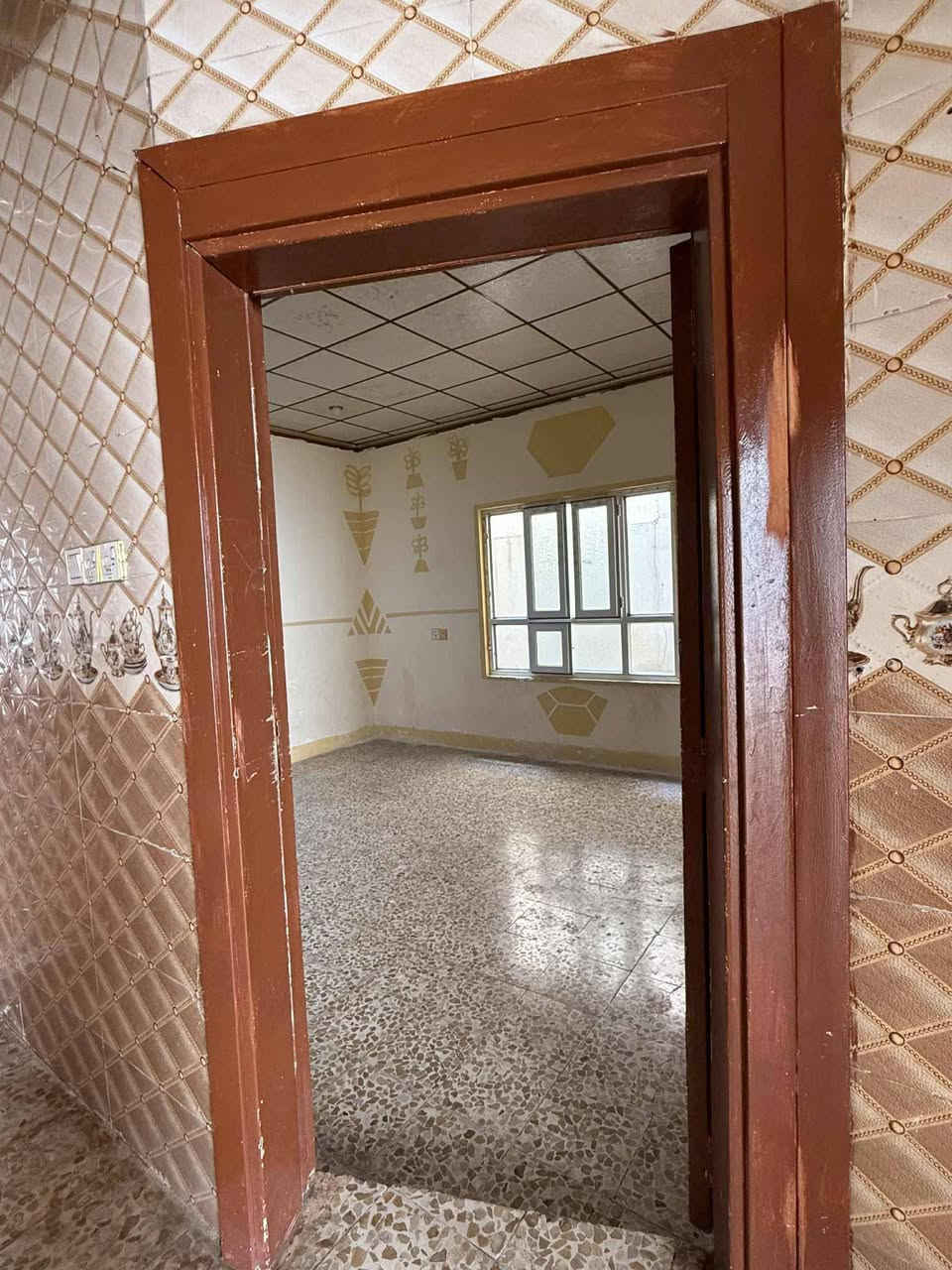 للايجار للايجار 🏠بيت للايجار  🛑مساحه 130 متر🛑 غرفتين + هول + مطبخ   🌏 موقع البيت في حي الميثاق قرب متوسطة مكه 🔴استفسار  📞 آسيا ***********  كورك  📞      ***********
