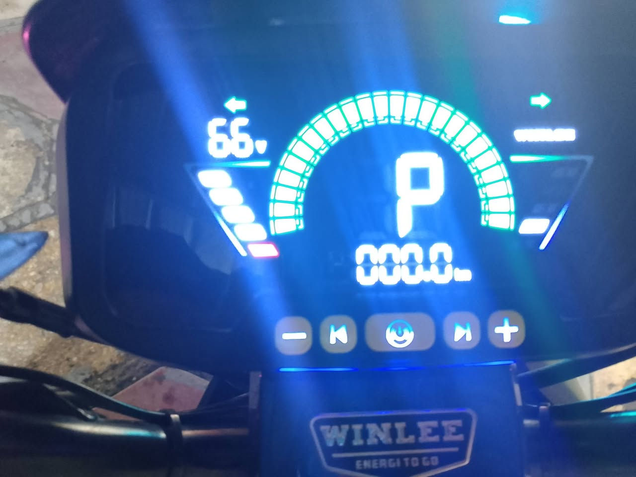 السلام عليكم باسكل شحن للبيع بعدة جديد بطاريات فول السعر 525وبي مجال بسيط العنوان كربلاء المقدسة حي العامل ***********
