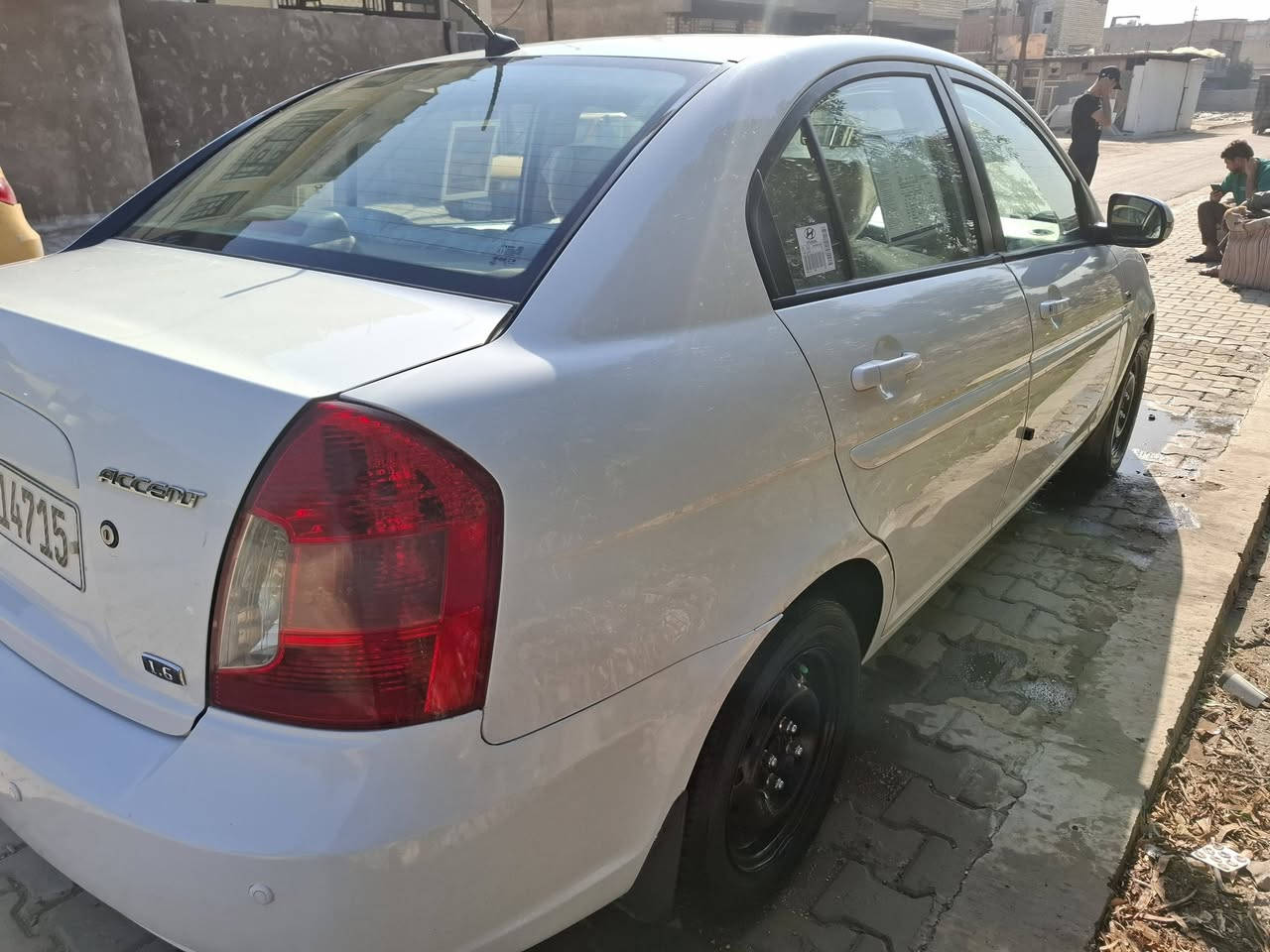 السلام عليكم اكسنت موديل ١١  خليجي مكينه ١٦٠٠ كير تبريد كهربائيات مكفولات بدون تبديل او ضربه غرفه جديده كلش اربعه جام كهرباء اشاير بلمري حساس خلفي شاشه كامره  رقم بغداد بيها قطعتين صبغ فقط عارضها ٩٣ وبيها مجال مكاني بغداد جسر ديالئ رقمي ***********
