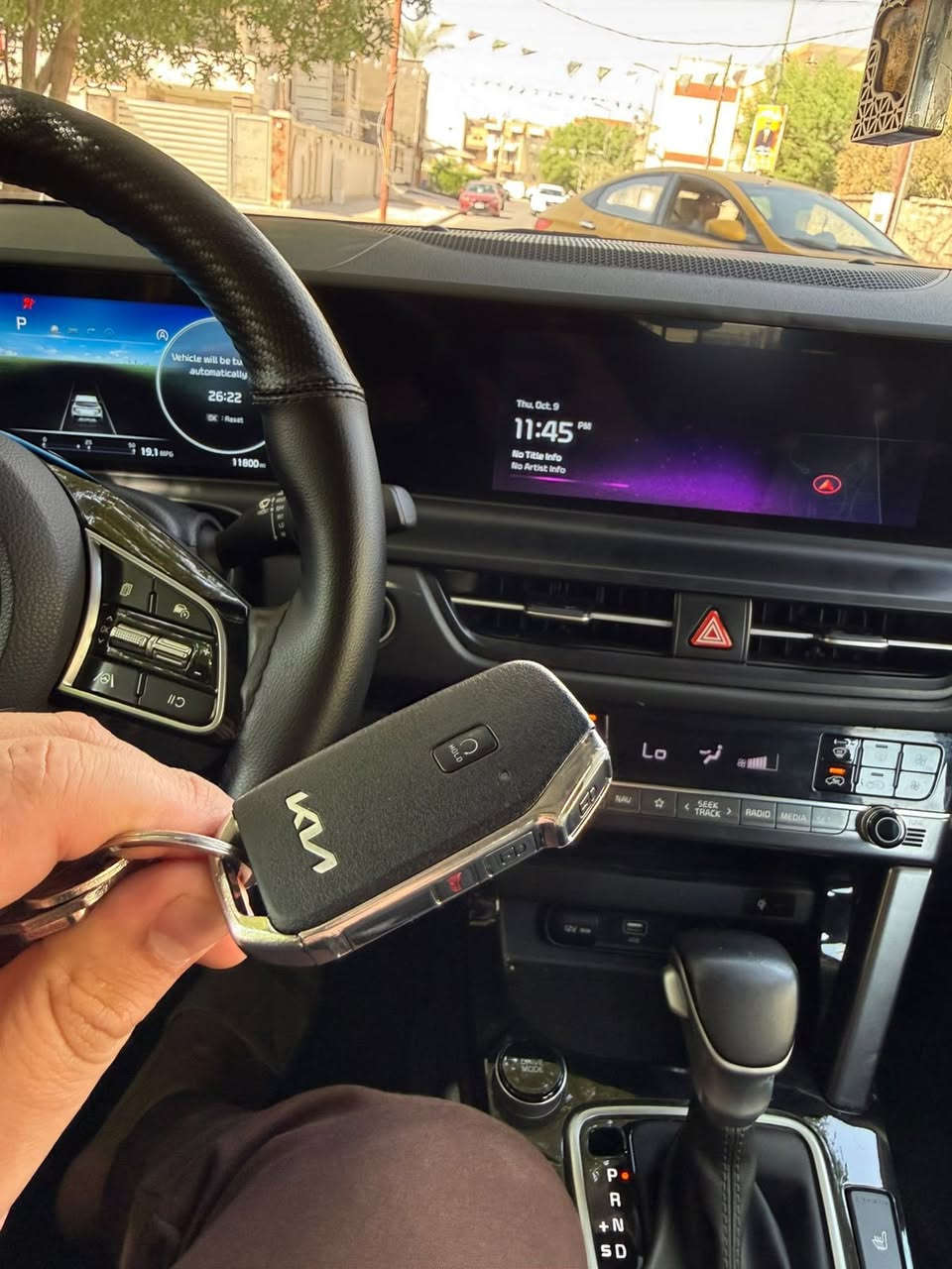 السلام عليكم للبيع 
كيا سلتوز 2024
الحادث موضح بالصور 
مواصفاته فول 1/1
مكينة الفين دوش 2000
بصمة تشغيل 
بصمه ابواب 
تشغيل عن بعد 
شاشة دجتل
لد دشبول وابواب امامي ابلادي ويه الشاشه 
رادارات امامي خلفي 
مانع انزلاق 
تبريد قطعتين 
نزول منحدرات 
كشن كهرباء 
كشنات تدفئه
تحكمات استيرن 
ويل نجمة
كروز سرعه 
سياقه ذاتيه
تحديد مسار
نقاط عمياء 
ثلاث وضعيات للقياده 
اطفاء ذاتي عند الوقوف 
اشاير بل مري 
السعر 165
  
مكاني بغداد الغدير 
رقمي***********
موجود بي واتساب
