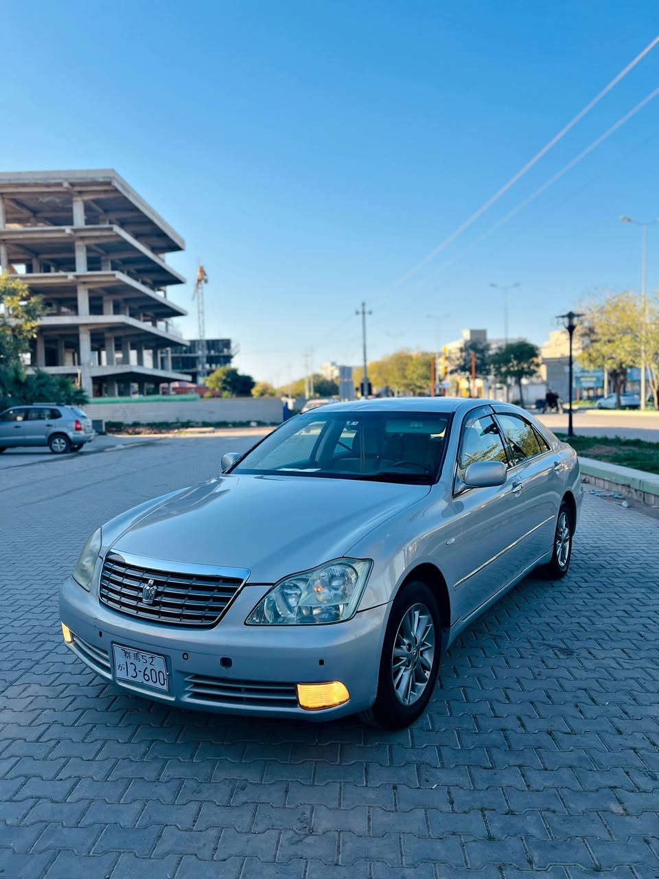 بەناوی خوای گەورە 💙.
بــۆ فرۆشتن شـاھینە ڕۆیاڵ 2006
بــڕاوە بـڕاوە .. 
بــێ بۆیاغ ✅. سۆنەرەكەیم داناوە .
180 گـێڕ گەورەی مەكینە بچوك ئاڵتونی بازاڕ ..
2 دوگمەی ناوزەرد
سەیارەكە تازە داخڵە و كامل كامل مەسروف كڕاوە..
جامم ھەڵگرتوە سارد و گەرمی بەسراوە.
بەسمەكانی بەرمەجە كراوە..
سەیارەكە ماشااللەی لێبێت سفرە ڕوبەڕو لە وێنەكان جوانترە ..
تایە و ویلێ لۆك لۆك نەوتی.. 
بێ چاڵ و شوخت و قوپاویە ..
كەڤەڕ گۆڕاو و شاسی بەشەرت ..
نــرخی 46مەجالێ كەم ..
لە كەلارم ..
ڕەحمەتت لێبێ موشتەری نیت سەرم مەیەشێنە ھەمو شتێكم نوسوە پرسیاری عەیب و عاری مەكە ..
***********
