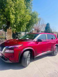 للبيع نيسان روج 2023 بسمي فحص موقت  سياره تقرير مياه مطار كير محرك بشر...