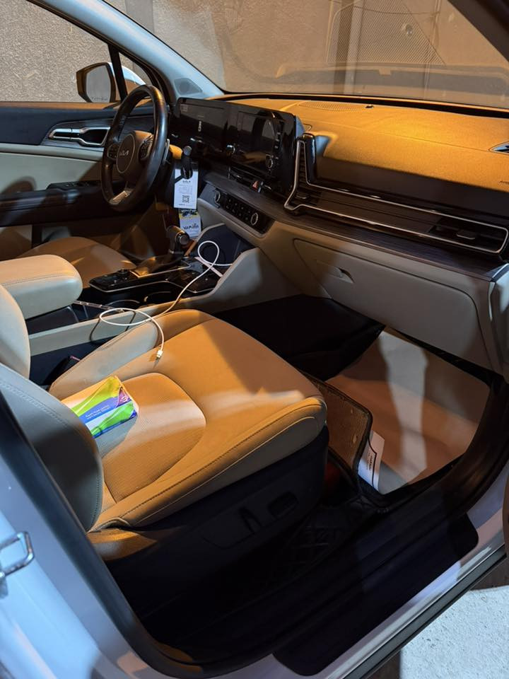 السلام عليكم سياره سبورتج موديل 2024 ماشيه 30 رقم بغداد مكفوله باسميي 230 وبيه مجال ***********
