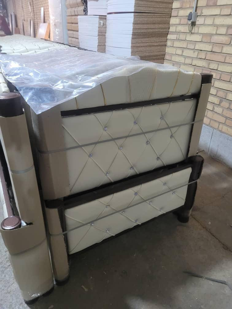 زبائننا الكرام 🌹🌹
✅تم وصول وجبة جديدة من سرير حديد نفر واحد #جرباية باشكال مختلفة و بسعر مناسب جداً (( البيع اقصاد ونقد )) 

⚠️ لا نتعامل مع المناشئ الرديئة اطلاقاً بل نتعامل مع الماركات العالمية وذات الجودة الممتازة . 
⚠️ البيع يكون نقد واقساط و #ننوه على ان  البيع سواء كان نقد او اقساط ((دين)) يكون بنفس السعر اي اننا #لا نقوم بأضافة اي زيادة على السعر اذا كان البيع اقساط . 

#عنواننا 
🔹الفرع الاول :- واسط / قضاء الحي / شارع الجمعية / قرب سوق الخياطين 
🔹الفرع الثاني :- واسط / قضاء الحي / نهاية شارع الشيخ على اليمين / قرب مجمع رسول 

#للطلب والاستفسار :- 
***********    ***********

#معرض_محسن ….. #خيارك_الافضل
