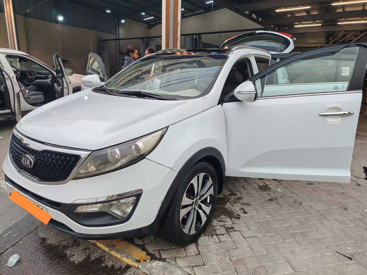 للبيع سبورتج  خليجي لون ابيض  
مكفولة كفالة عامة ماعدى شخوط بسيطة موضحة بالصور 
فول مواصفات 
بصمة وبانوراما 
تخم تايرات جدد 
رقم بغداد الجديد 
سنوية وهزة جديدة 
ماشيها 165 قابل للزيادة
مكانها بغداد الدورة
باسمي تحويل ثاني يوم 
 للاستفسار اكثر 
اتصل على الرقم او  واتساب 
‭***********
