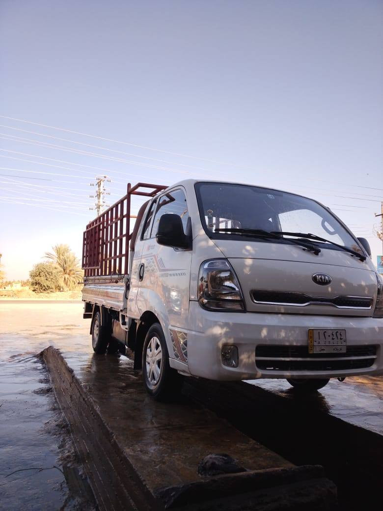 السلام عليكم
كيا موديل ٢٠٢١
محرك كير حداديه شاصي رقم شاصي كل مكفول 
تخم تاير جديد تبريد ثلج 
بيه صبغ فوك البنيد والبنيد مبدل 
رقم كربلاء تحويل ثاني يوم 
مراوس بفحل ٤٠٠٠ فقط
العنوان كربلاء طويريج ***********
