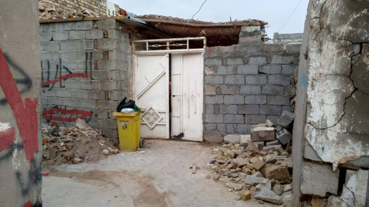 دار للبيع طابو صرف السعر 20 مليون وبي مجال 
قرب خان الوقف
 يرهم مراوس حسب القناعه مساحه البيت 111متر
للاستفسار الاتصال على الرقم او راسل واتساب  ***********
