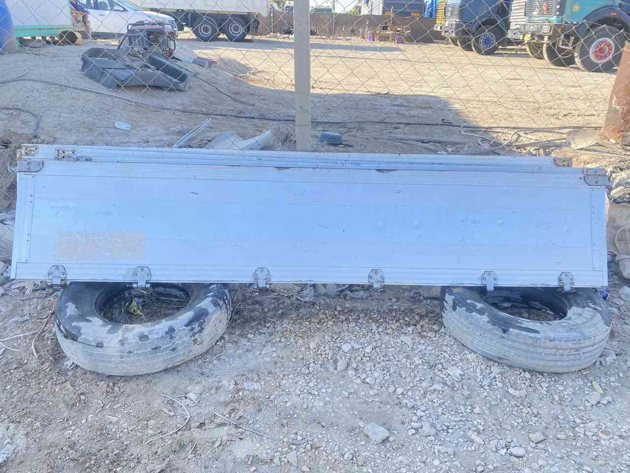 للبيع اصفاح هينو ارتفاع ٦٠ الطول ٦ وربع 
السعر ٥ ورقات وبيهن مجال مكاني حله 
للاستفسار والاتصال عله الرقم *********** و***********
