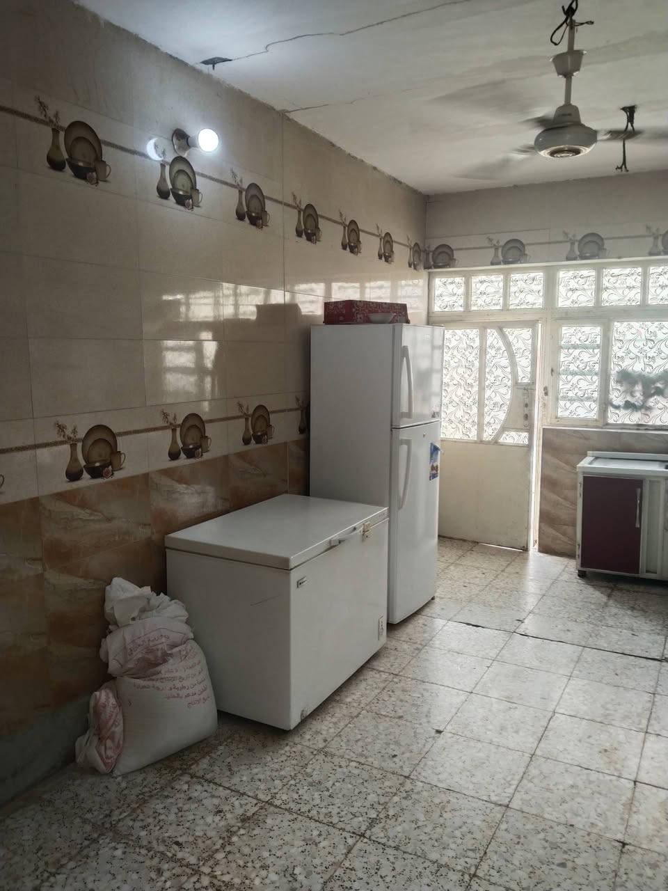 السلام عليكم
بيت زراعي  للبيع سند 25 مرقم كامل  المساحه 300 متر بناء طابوك يحتوي على غرفتين وصاله وبراني ومطبخ صحيات داخليه وخارجيه حديقه 100 متر العنوان حي العسكري شارع 30 على مشروع يم النقطه القديمة نهايت شارع الملعب 30
السعر 57 أوبي مجال الاتصال على رقم ***********
