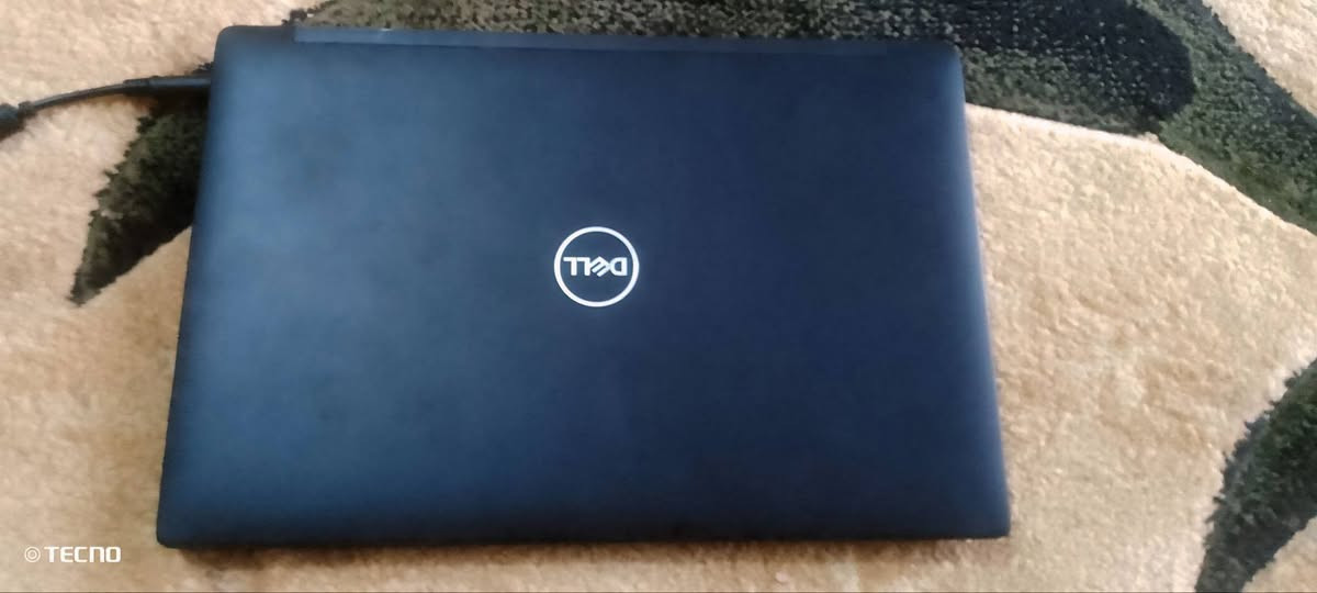 للبيع حاسبة نوع دل Deel ذاكرة 256 ورام 12 الحاسبة جديدة استخدام اقل من شهر بس مع شاحنه وماوس وحقيبه استفسار ع الخاص ومتواجد  واتساب ع رقم هذا ‏‪***********‬‏
