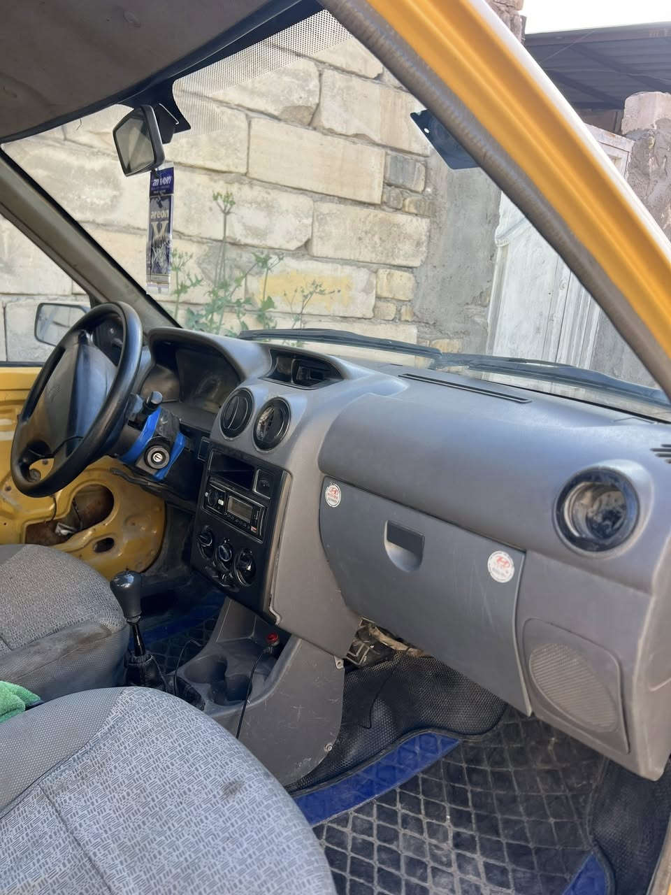 السلام عليكم سايبه مديل 2012 رقم بصره سنويه لل2029 تحويل ثاني يوم السعر 18 وبيها مجال المكان ناصريه مركز رقم المبايل ***********
