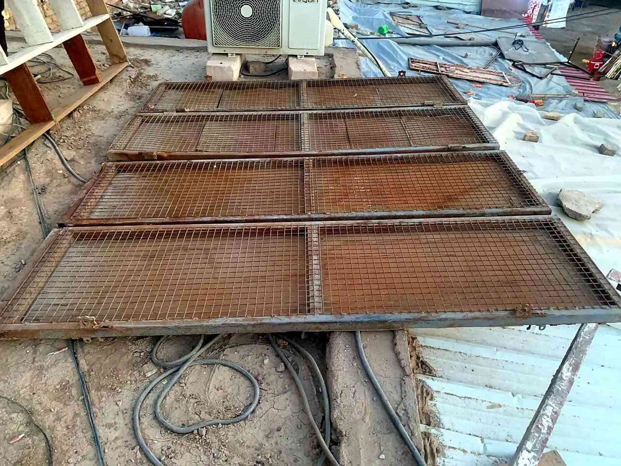 باب بي ار سي تزكام ارتفاع مترين وعرض مترين و30 للبيع سم نضيف مكان الماجديه لشراي يخابر ع هذا الرقم ***********
